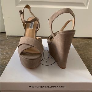 Steve Madden Taupe Sued heels